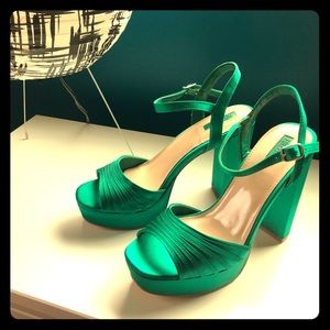 Green satin disco 💃🏽 platform heels